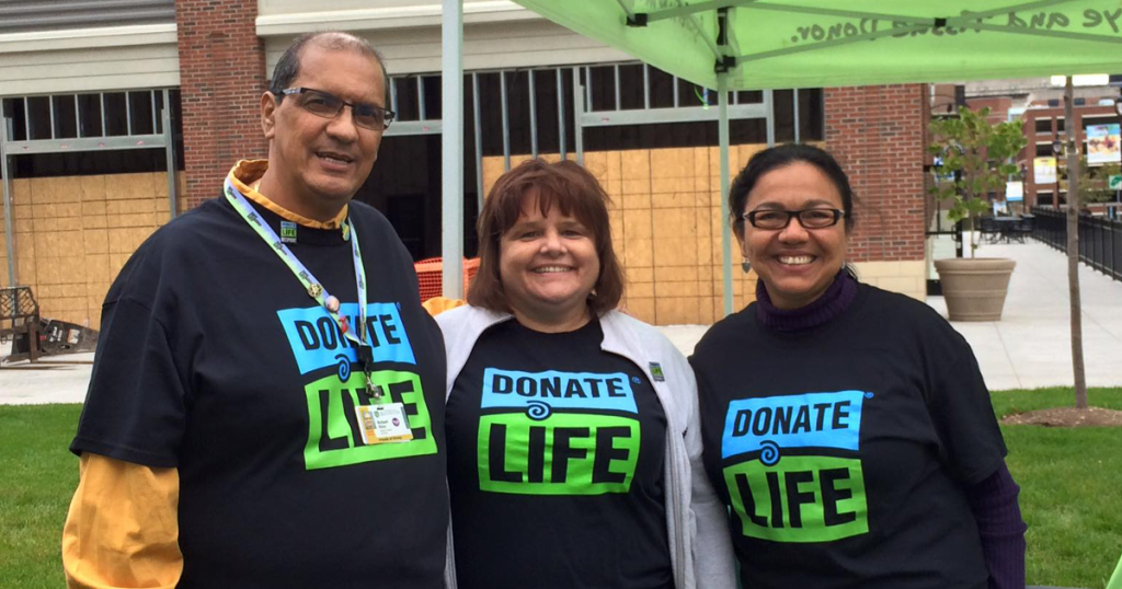 Volunteers and Donor, Recipient, Richard at a Donate Life Event.
